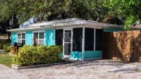 Casa Blue - Beautiful Renovated Cottage Close to Downtown! - 무료 와이파이