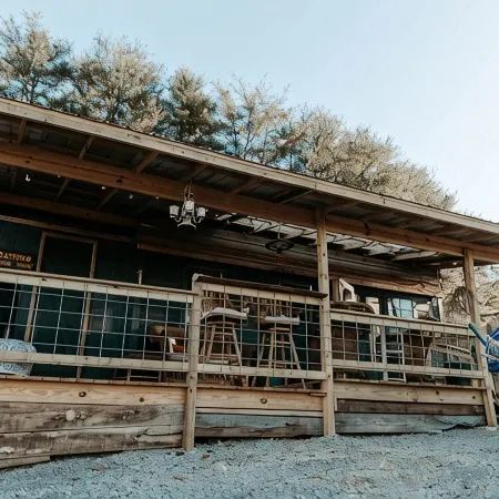Private tiny cabin- 10 minutes from Dale Hollow Lake!