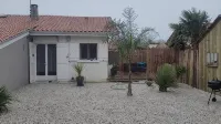 Cosy semi-detached house, terrace 800m from the swimming pool - Wi-Fi