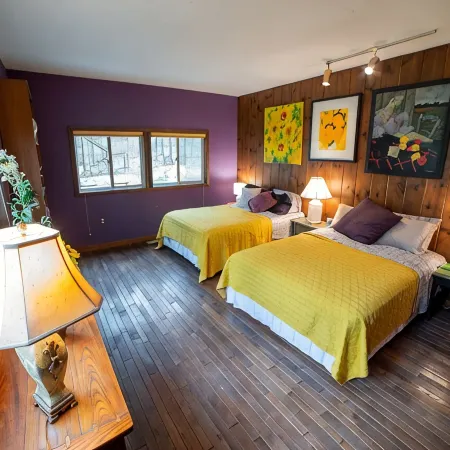 Mountain House - A private rustic oasis with goats!