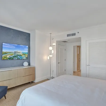 Ocean view corner suite. 2 Balconies, full kitchen, washer/dryer. No resort fee!