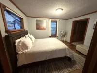 Modern and unique cottage in perfect downtown CDA location for a great getaway! - 4-Star