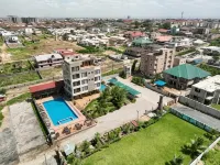 Plus 33 Hotel - Parkplatz