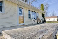 Island Cottage w/ Pool Table & Walking distance to Cranberry! - 3 stjerner