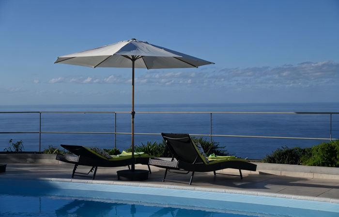 Casa Oliva-Vista Mar2: Designer Apartment on the Garden Level, Prime Location, Heated Pool