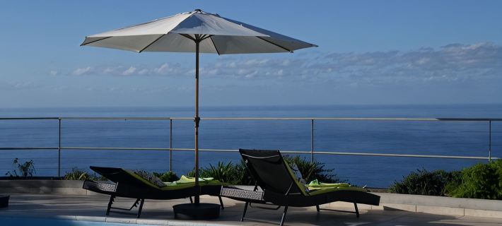 Casa Oliva-Vista Mar2: Designer Apartment on the Garden Level, Prime Location, Heated Pool Hotels in Estreito da Calheta
