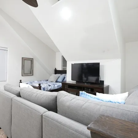 Sweet 4 Bedroom, 3 Bath Plus Loft Bedroom, Pool Home