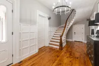 The House On Main-Sleeps 16/ Historic Home/ KHP 11min/ Ark 30min/ Walk Downtown - 4-Star