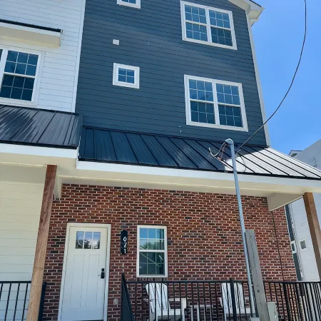Luxury 3Br/4BA Townhome • Rooftop Deck, Porch • 5 Min to Downtown