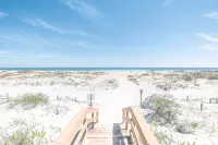 Fall & Holiday Deals! Oceanfront Luxury Townhouse with Kayak 2 Pools & 2 Bikes! - 3성급