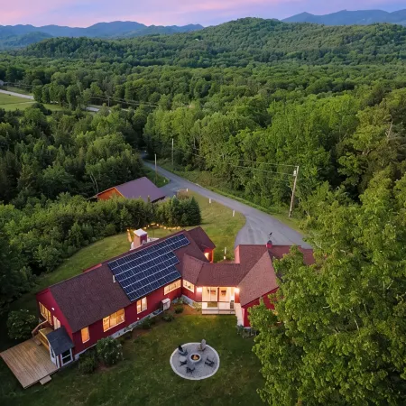70 Acre White Mountain Estate - Trails, Views, Privacy