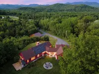 70 Acre White Mountain Estate - Trails, Views, Privacy - WiFi