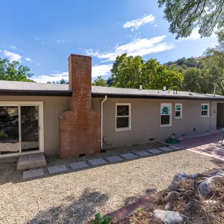 Winemakers Home🍷 Mid-Century Modern😎Pool⛱Walk to Downtown Paso!