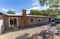 Winemakers Home🍷 Mid-Century Modern😎Pool⛱Walk to Downtown Paso! - Kylpyammeita