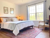 Charming Townhome with Two King Beds & Sep Bath - 4-Star