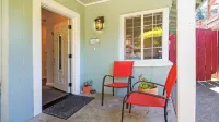 Paradise: Riverfront 3 Bed 2 Bath + Hot Tub, Dock & Boats. 3/4 Mile to Town - บังกะโล