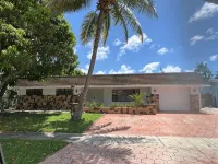 Sleeps 30 Large Heated Pool Home, 10 min to Hard Rock and 22 minutes to Beach - Family
