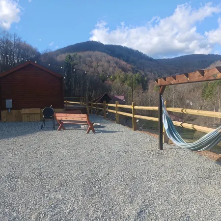The Overlook Cabin near Grayson Highlands - Arcade & Theater