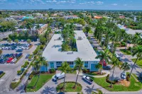 1st Floor by Pool, Beach and 3rd St. S Coffee Shops, Restaurants and Farmer Mkt - Private Pools