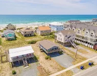 Newly Renovated Beach Bungalow - 3 minute walk to the beach! - 2-Star