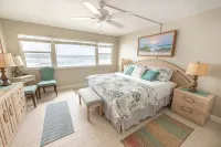Oceanfront Condo w/ Balcony & Panoramic Beach Views, Unit 219 - 3つ星