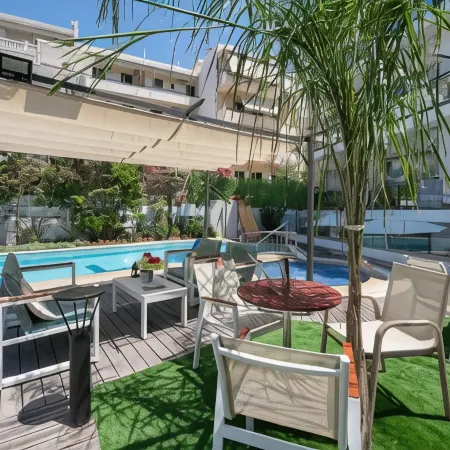 Leonidas Hotel & Apartments
