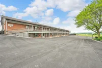 Harvest Drive Family Inn - Renovated Rooms - parking