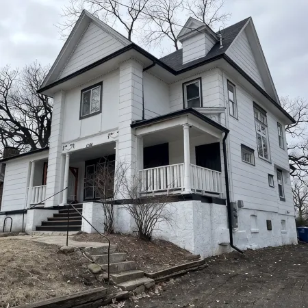 Beautiful remodeled historic Drake Univ home minutes from downtown and all metro