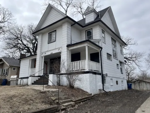 Beautiful remodeled historic Drake Univ home minutes from downtown and all metro - 3 Sao