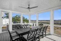 Bright & Beautiful Waterfront Cape Cod Home - ブティック
