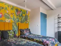 Ivy House 6-Beds Sleeps 19 with Hot Tub - 4-Star