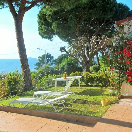 House with garden beach Scudo