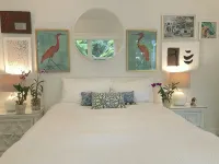 Bamboo House: Charming Private Tropical Oasis in the Heart of the Village. - Wifi
