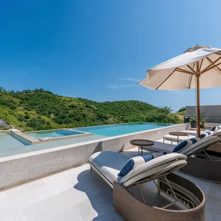 Luxury 5BR Villa with Pool & Hot Tub, Querencia