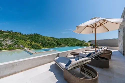 Luxury 5BR Villa with Pool & Hot Tub, Querencia - 精品