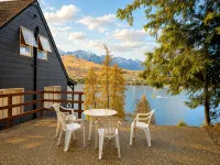 Taka Lakehouse Queenstown - Absolute Lakefront - 4-Star