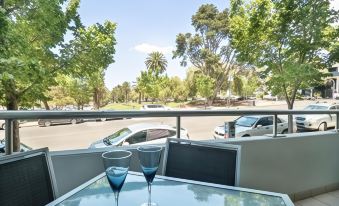 Waterfront (Yarra St) by Gold Star Stays