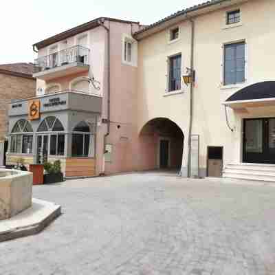 La Villa Tria Castella Hotel Exterior