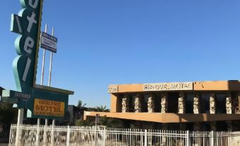 Grove Motel
