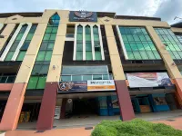 Switz Paradise Hotel - 5 Minute Walk to Centre Point and 10 Minute Walk to Waterfront-