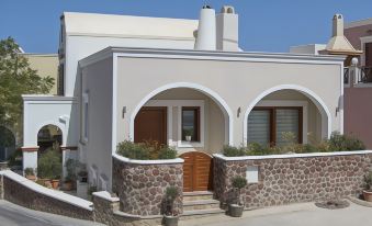 Modern 2-Bed House in the City Centre Fira