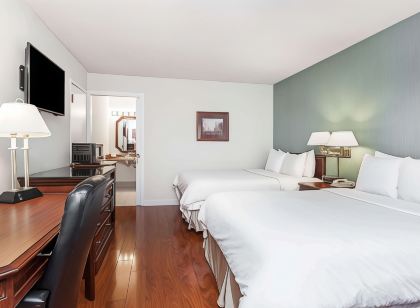 Days Inn & Suites by Wyndham Sunnyvale