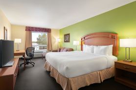 Days Inn & Suites by Wyndham Thompson