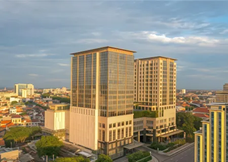 Hotel Tentrem Semarang Отели рядом с достопримечательностью «Tugu Muda»