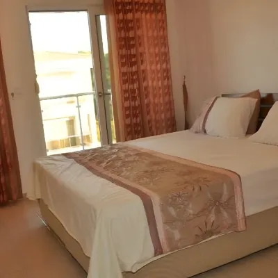 Four Seasons I -10 with 2 Bedrooms Guarantees a Wonderful Holiday