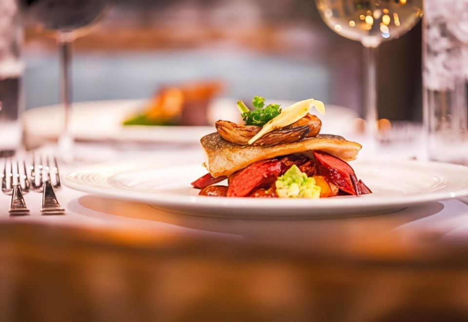 네이비 호텔 캄란 로비