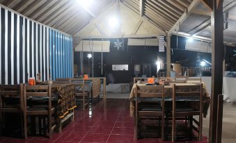 Duyung Rooms & Resto Gerupuk - Housity