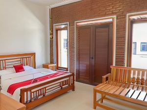 RedDoorz Resort Near Darajat Garut