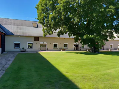 Gård Halltorps Hage Hotels near Edins Lustgård och Snickeri