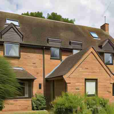 The Charlecote Pheasant Hotel Exterior